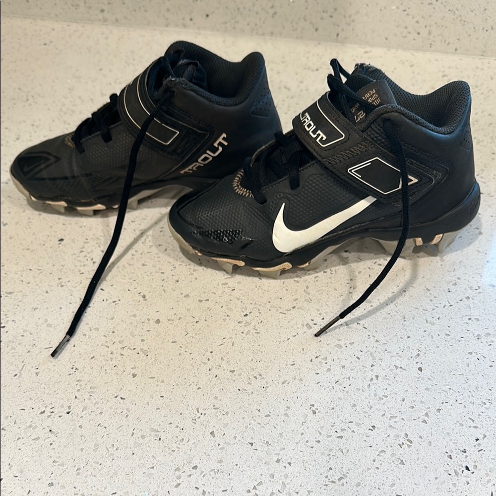 Nike Black and White Sneakers with Ankle Support